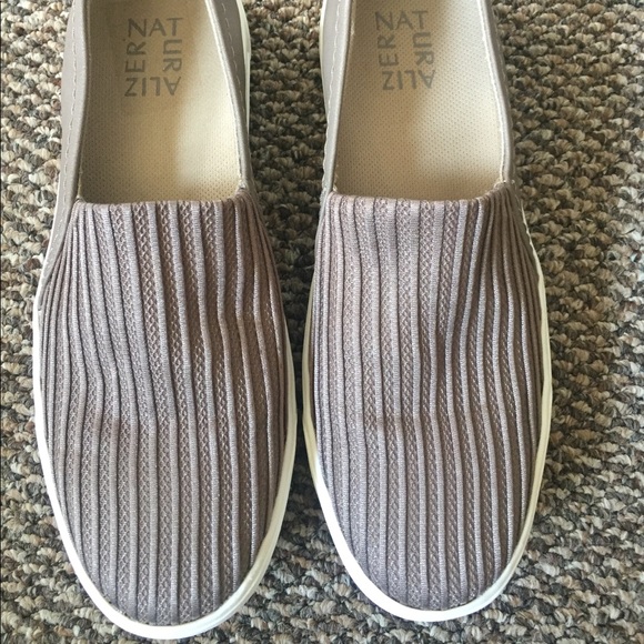 Naturalizer Brogan Slip on Sneaker - Picture 4 of 6